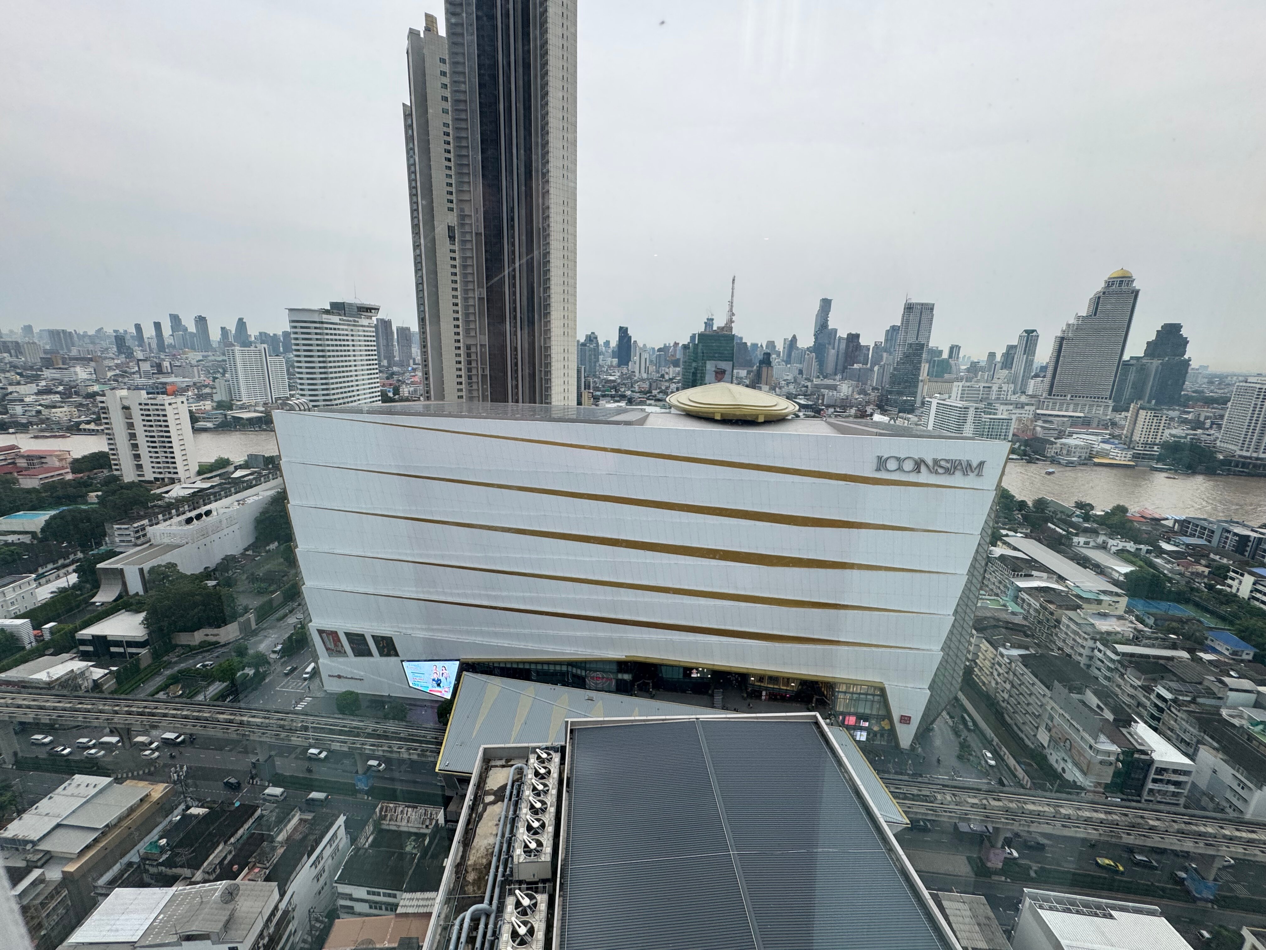 Фото Hilton Garden Inn Bangkok Riverside