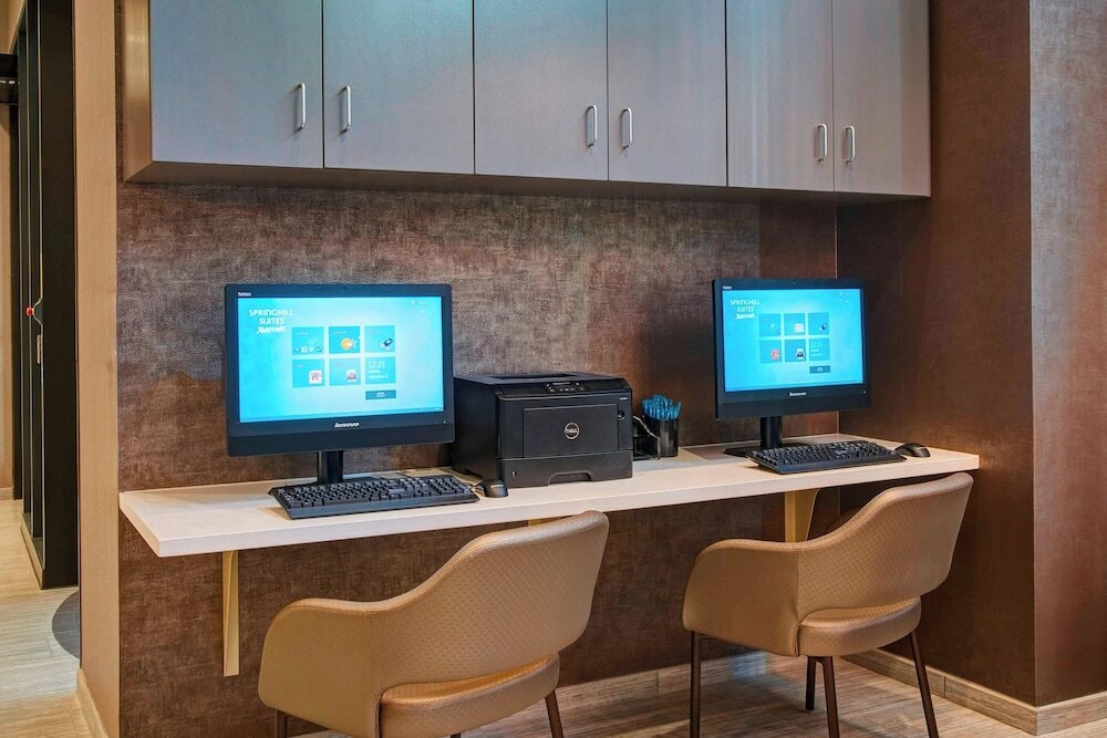 Фото SpringHill Suites by Marriott Milwaukee Downtown