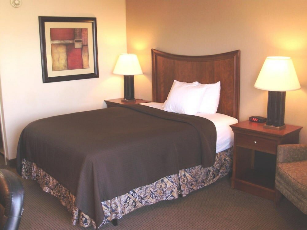 Фото Trade Winds Central Inn