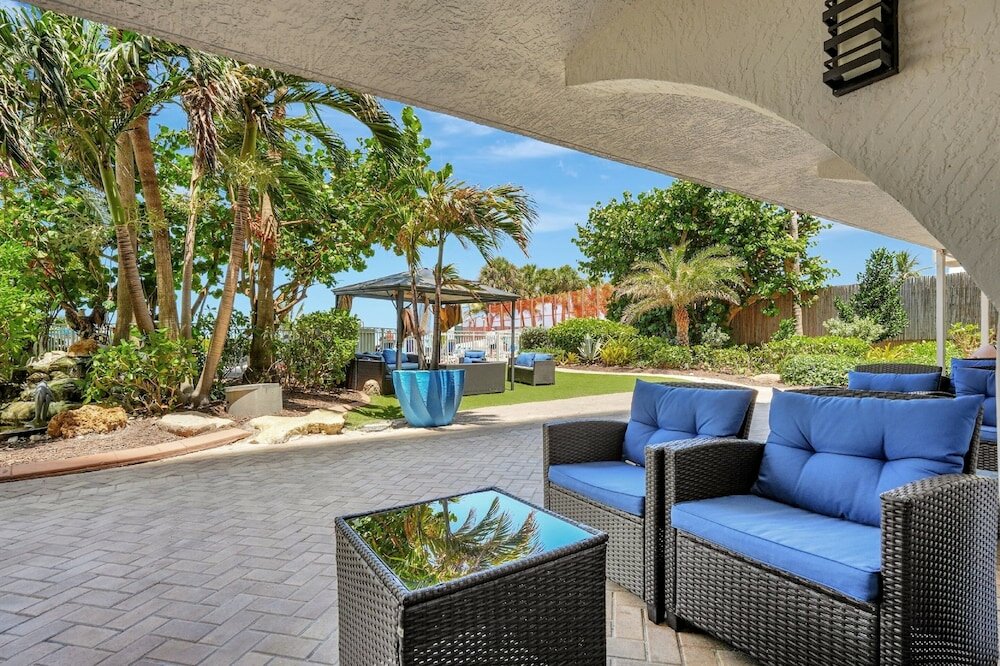 Фото Ocean Manor Beach Hotel