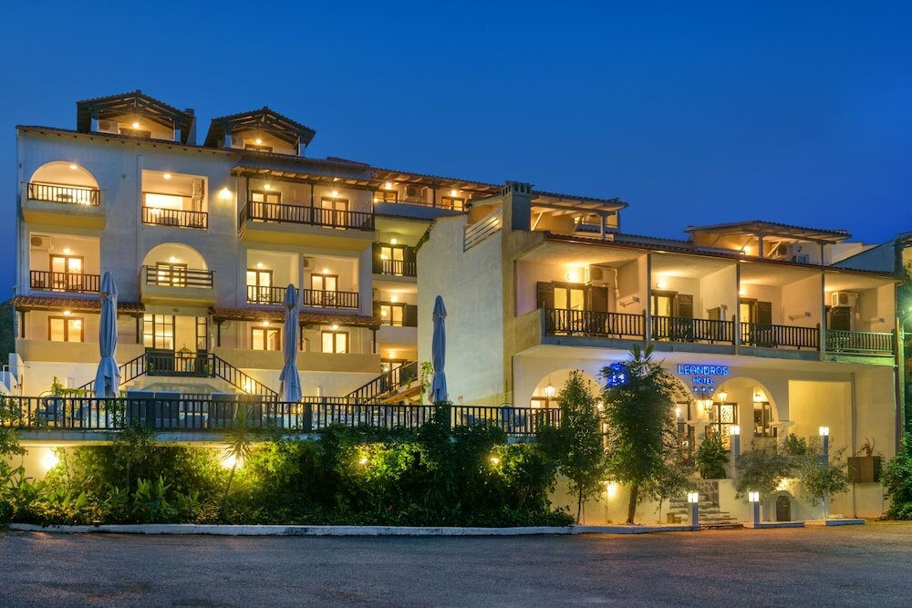 Фото отеля 1