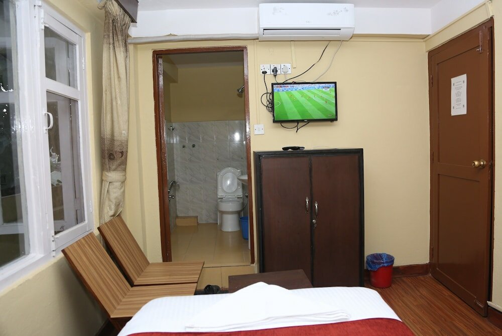 Фото Hotel Holy Temple Tree & Chautari Cafe