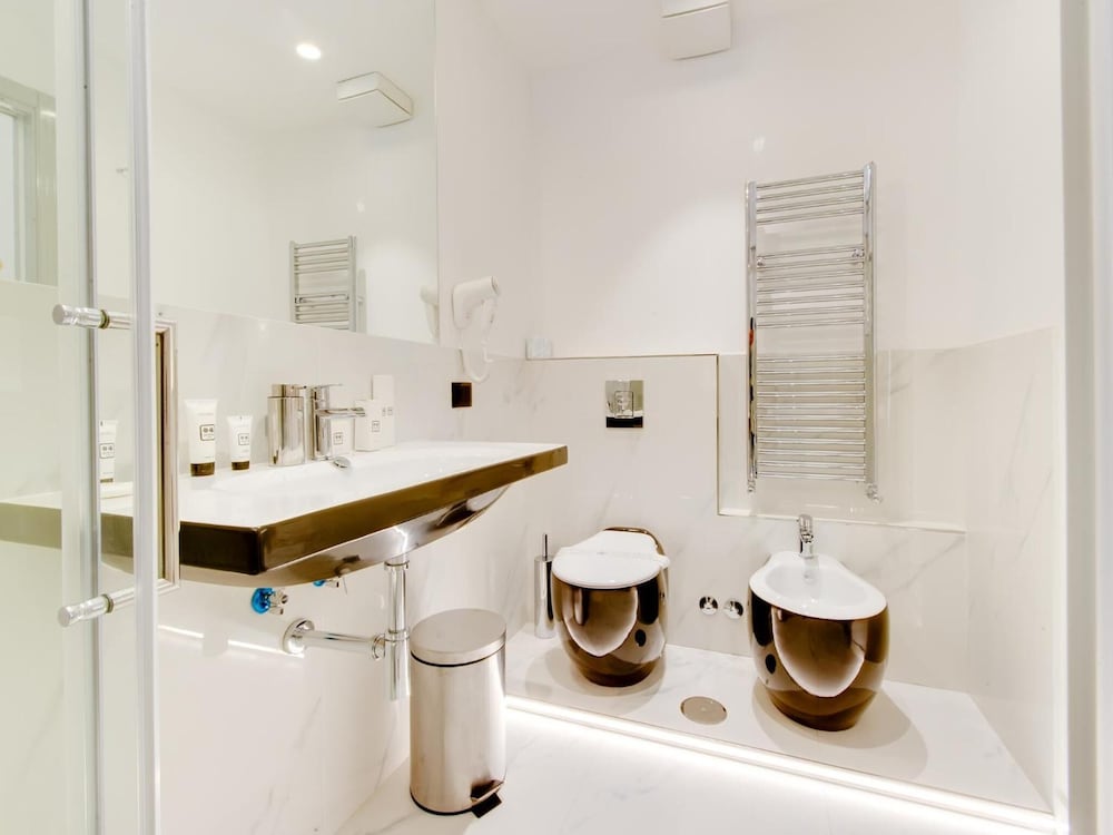 Фото Queen Palace Suites