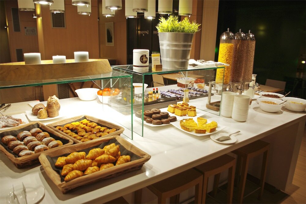 Фото DoubleTree by Hilton Girona