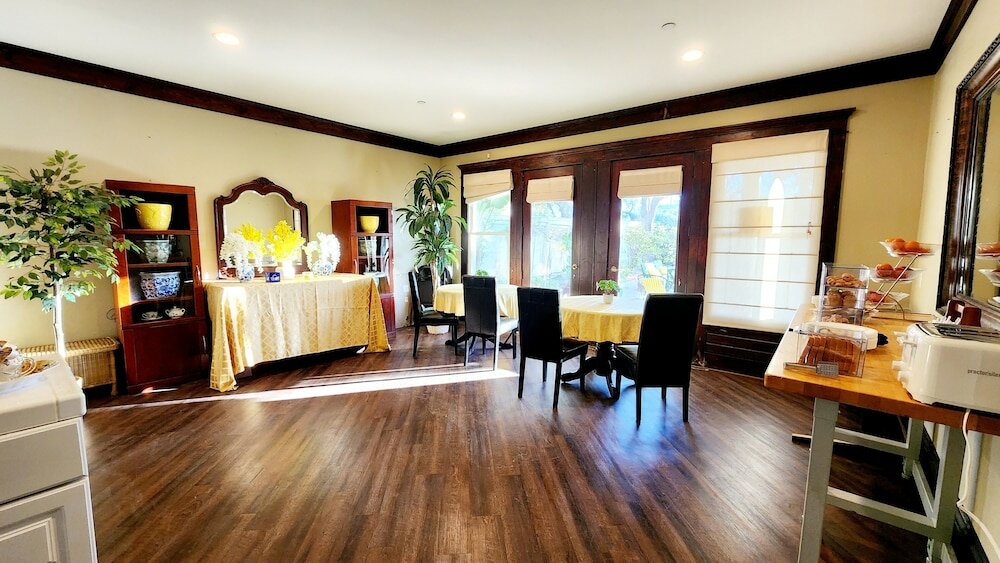 Фото Santa Paula Inn