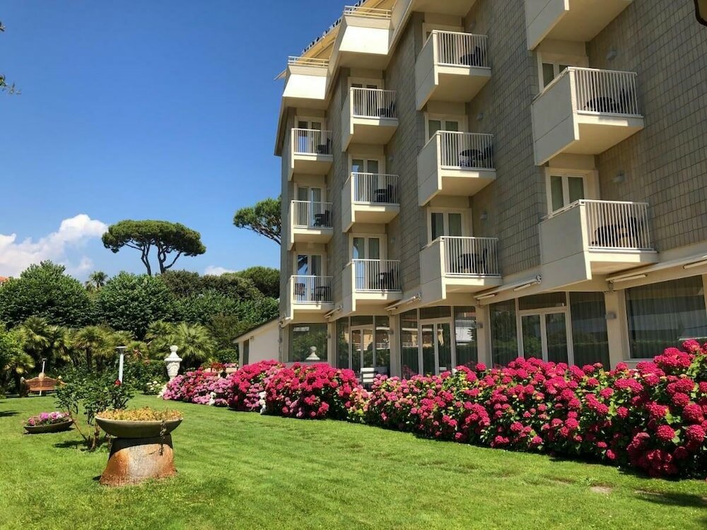 Фото отеля 3