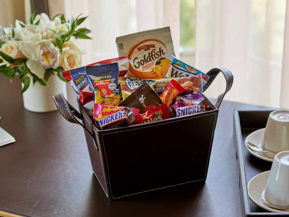 Фото Sunset Tower Hotel