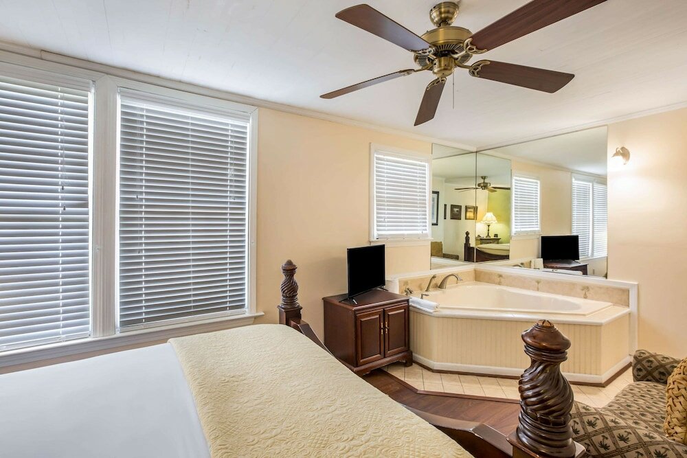 Фото Coombs Inn & Suites