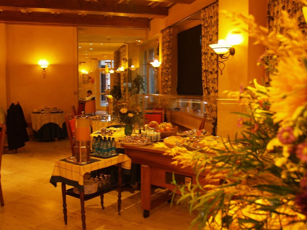 Фото Les Reflets Jaunes