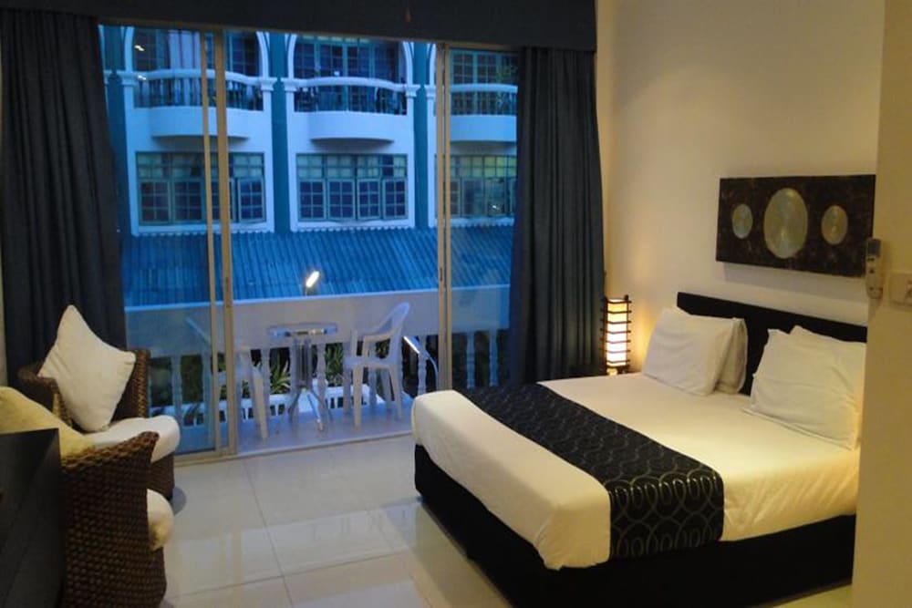 Фото East Suites