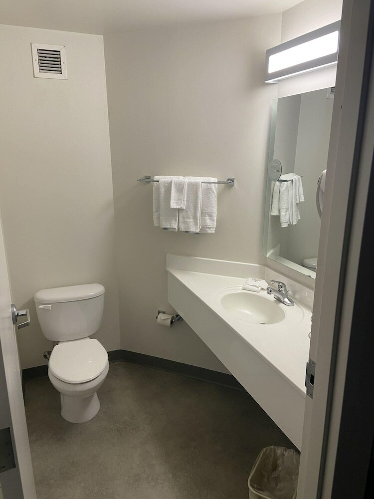 Фото Motel 6 Saskatoon