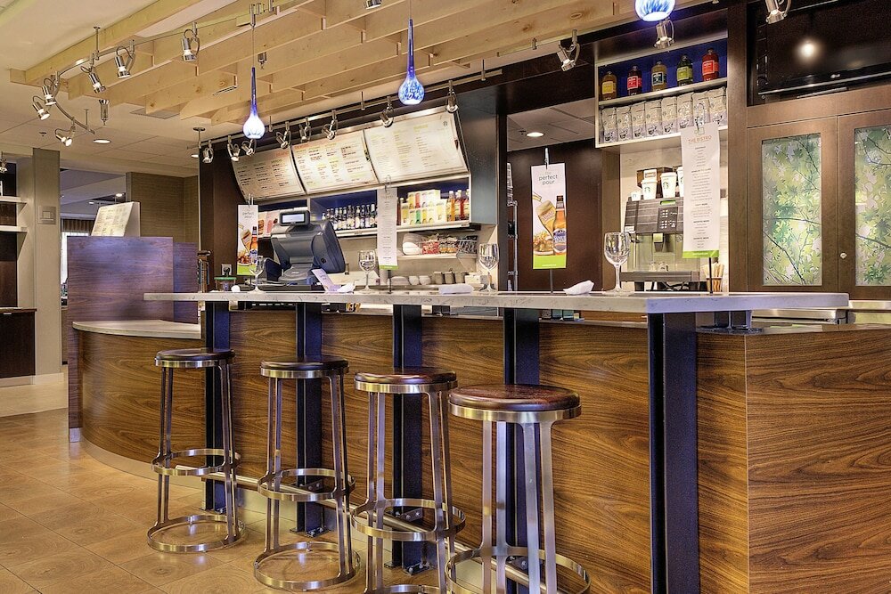 Фото Courtyard by Marriott Raleigh Crabtree Valley