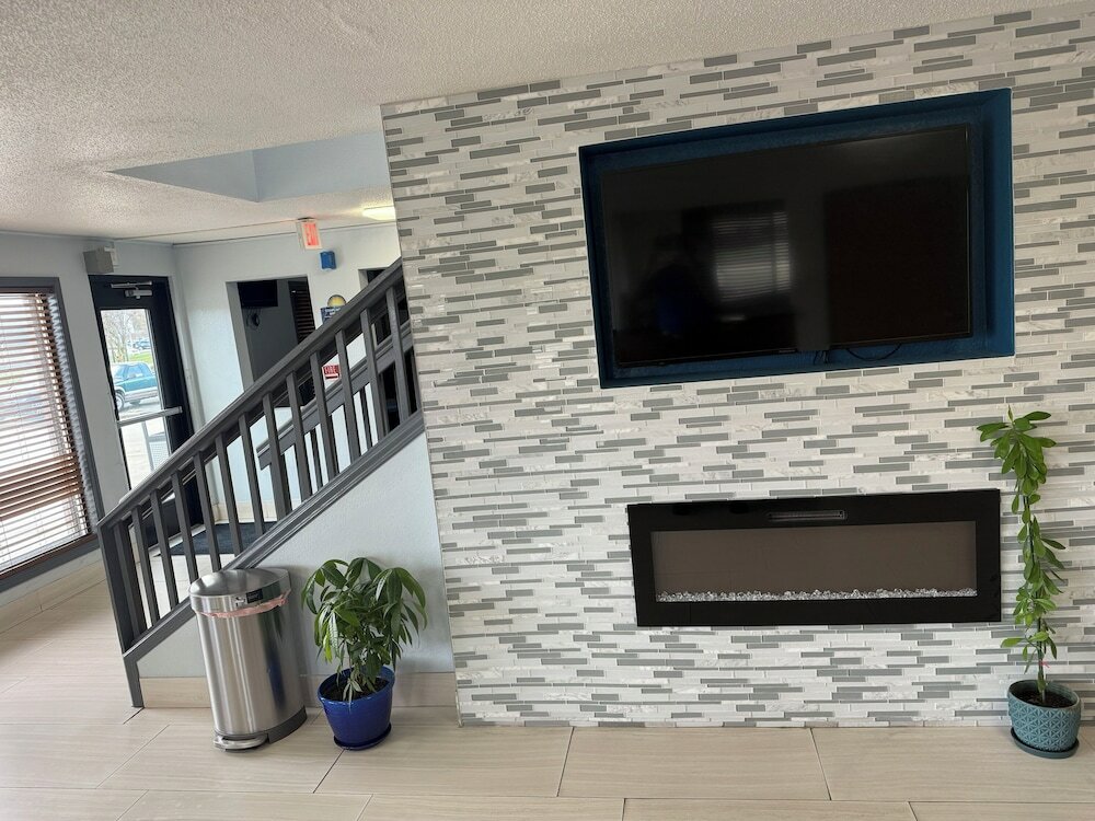 Фото Days Inn by Wyndham Muncie -Ball State University