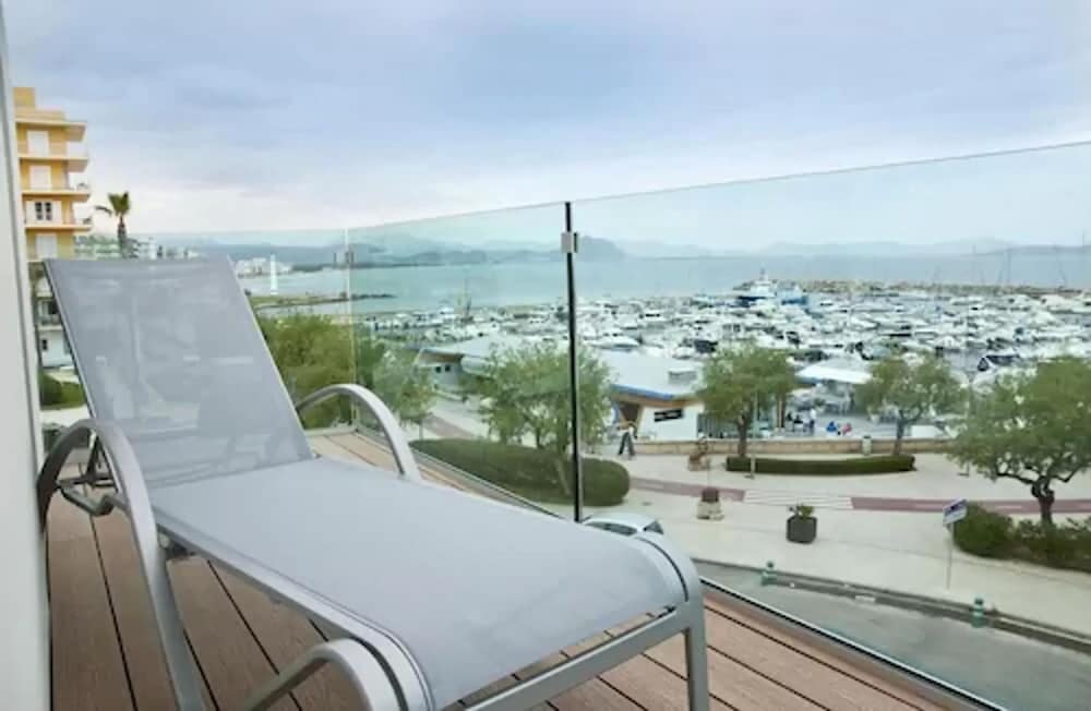 Фото Llaut Boutique Hotel