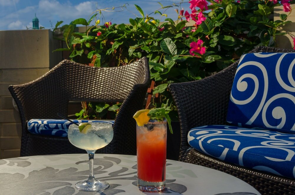 Фото Beacon Hotel & Corporate Quarters