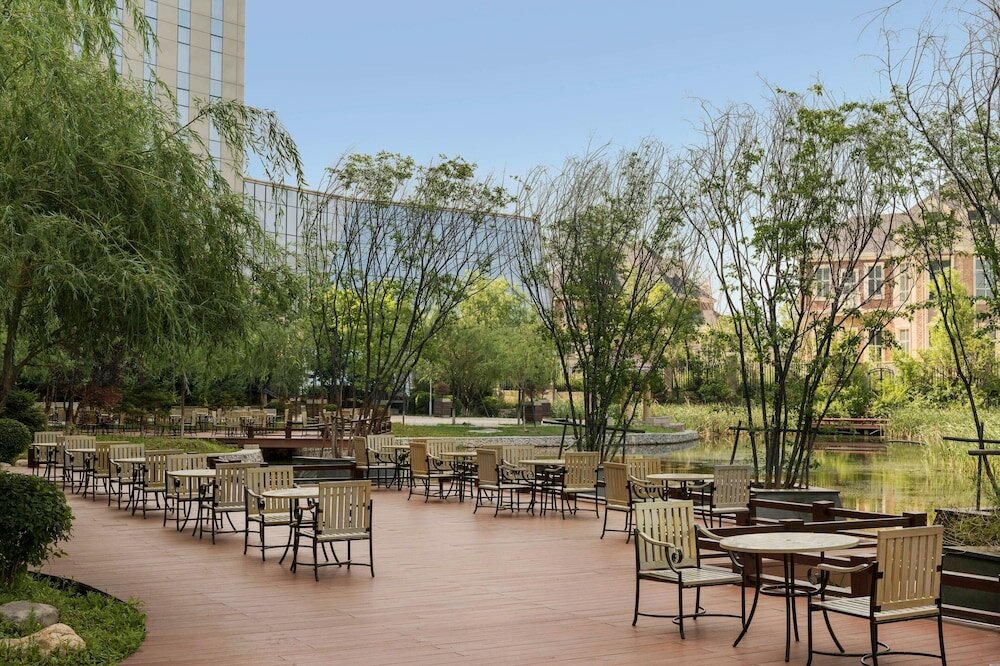 Фото Sheraton Changchun Jingyuetan Hotel