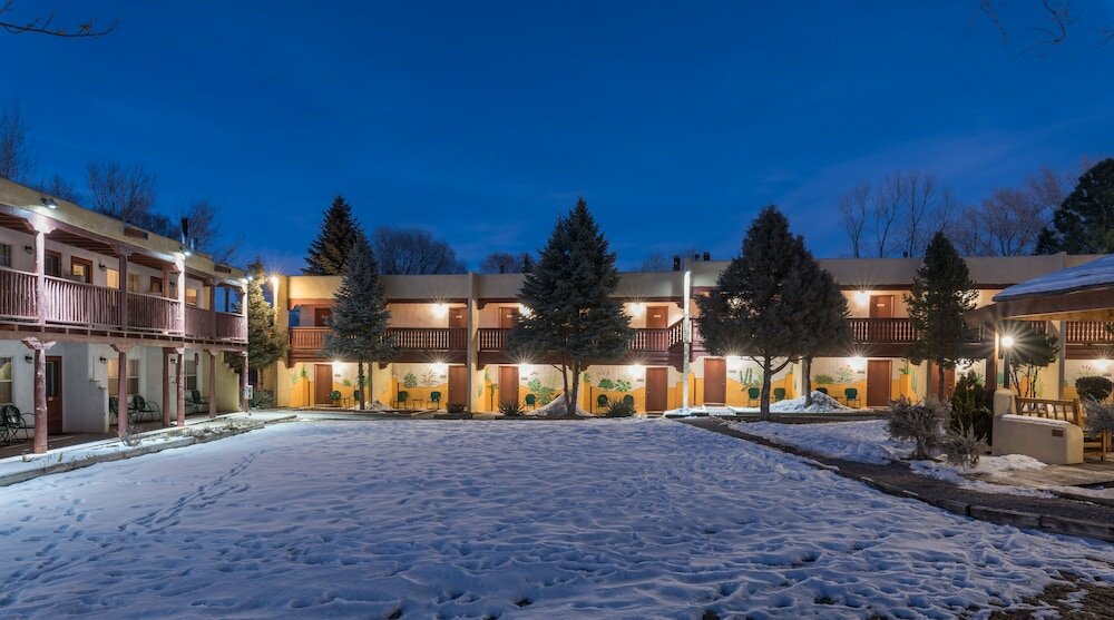 Фото El Pueblo Lodge