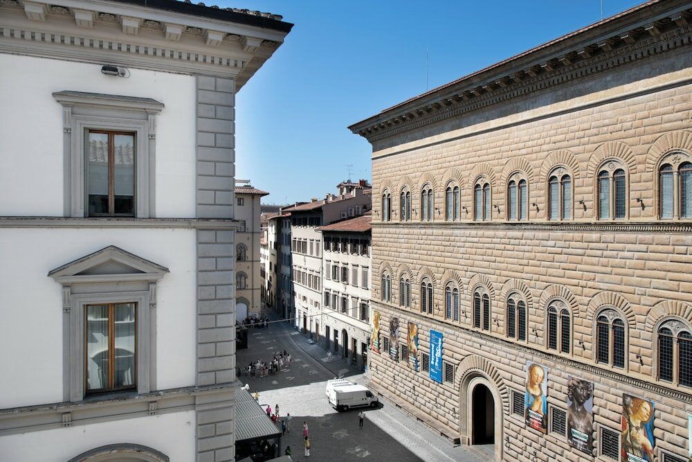 Фото Helvetia & Bristol