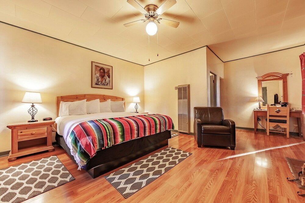 Фото El Pueblo Lodge