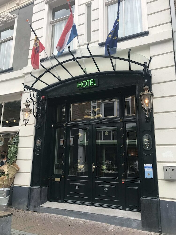 Фото De Bronzen Koets