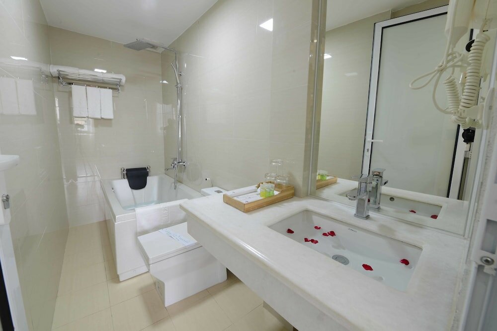 Фото Blue Hanoi Inn Hotel