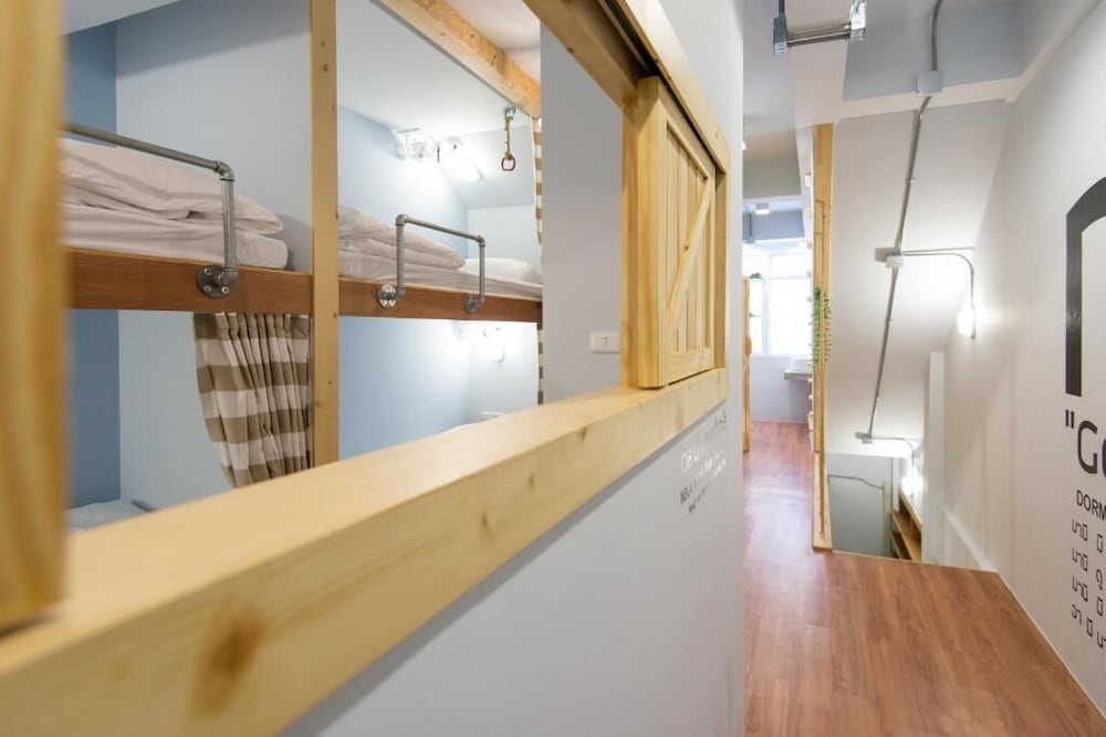 Фото Barn and Bed Hostel