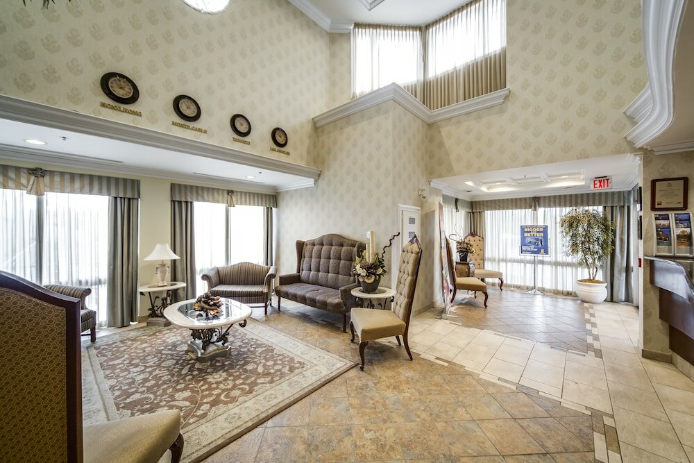 Фото Monte Carlo Inn - Brampton Suites