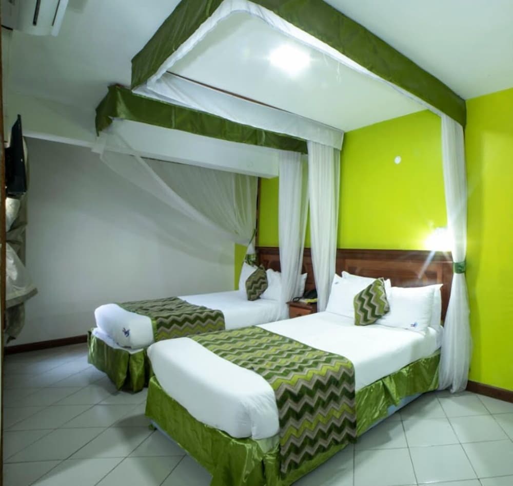 Фото 67 Airport Hotel