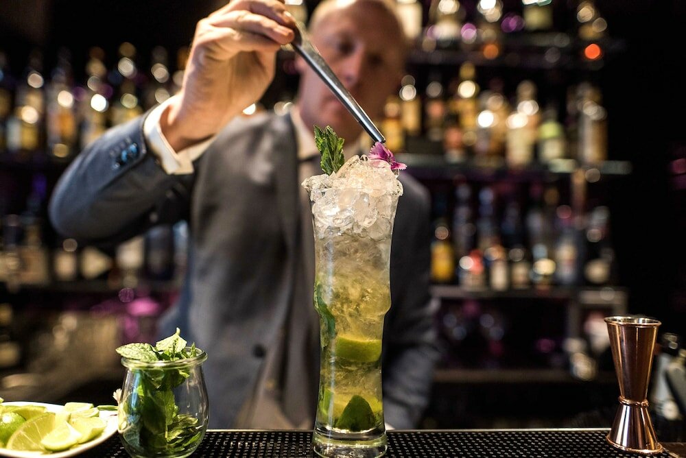 Фото Eastwest Hotel