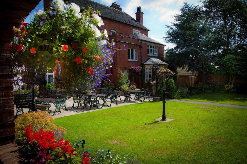 Фото The Manor Guesthouse