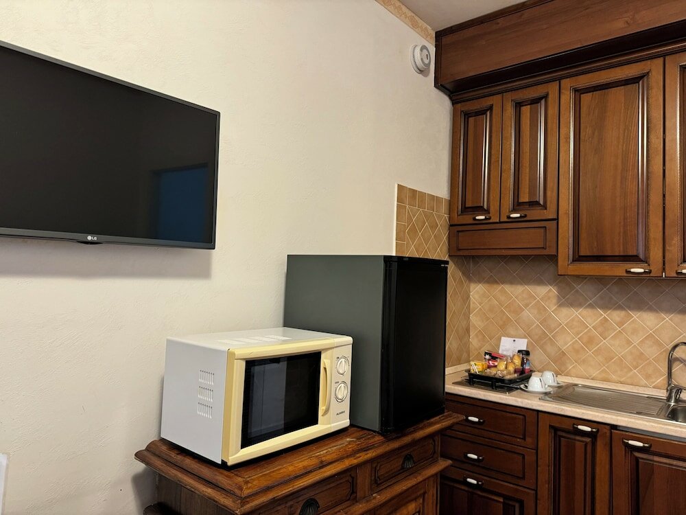 Фото Euro House Inn Airport Hotel & Residence