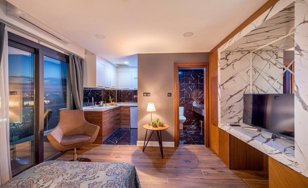 Фото Novel Centre Point Hotel