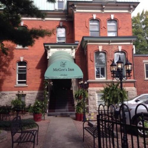 Гостиница Auberge McGee's Inn в Гатино