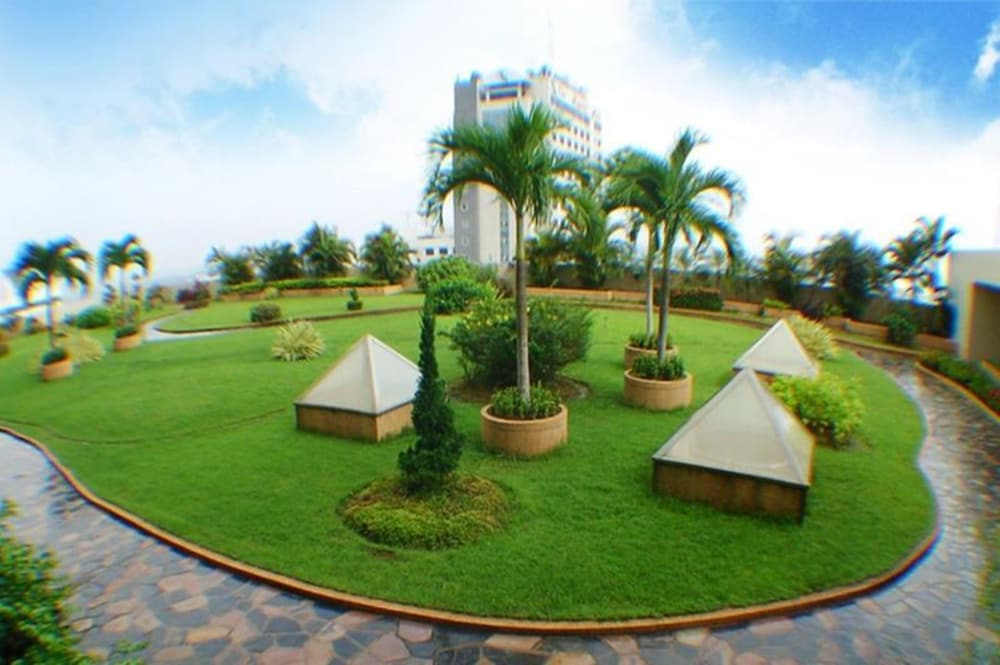 Фото отеля 2