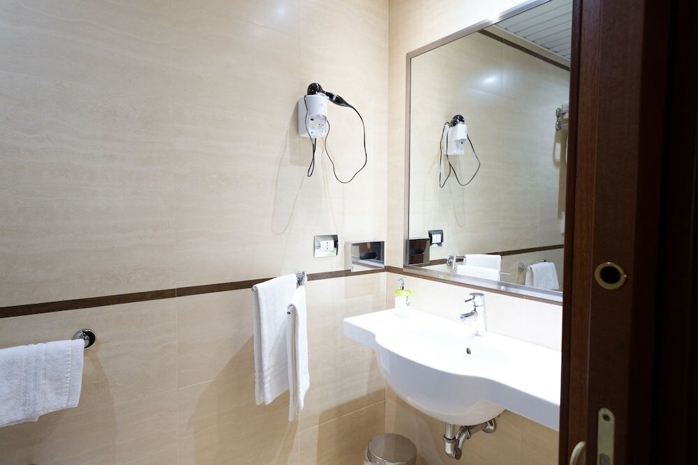 Фото Cervara Park Hotel