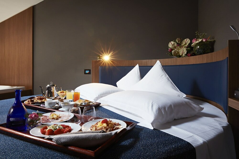 Фото Hotel The Building