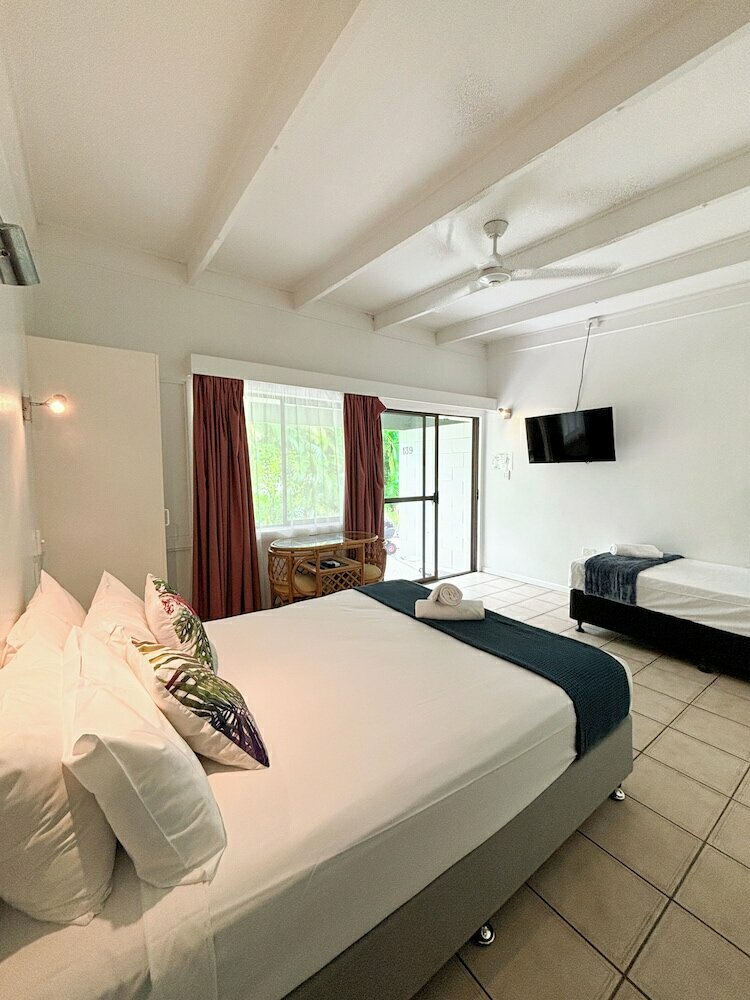 Hotel Amaroo on Mandalay, Queensland, photo