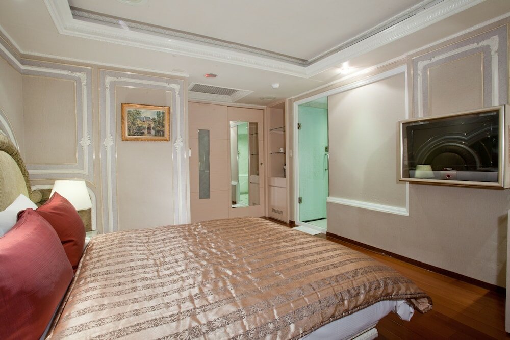 Фото Charming Castle Hotel