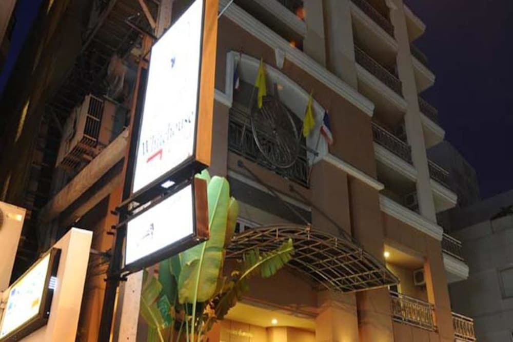 Фото The Whitehouse Condotel