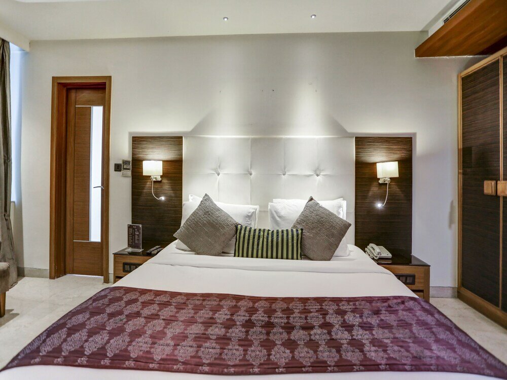 Фото The Allure Hotel R-57