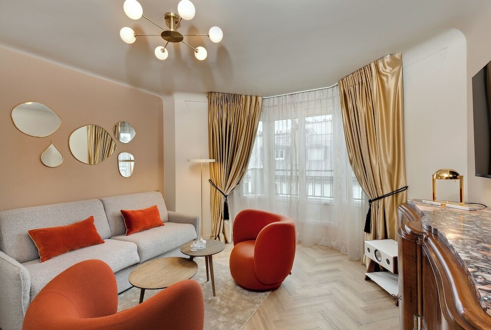 Фото Artemisia Montmartre