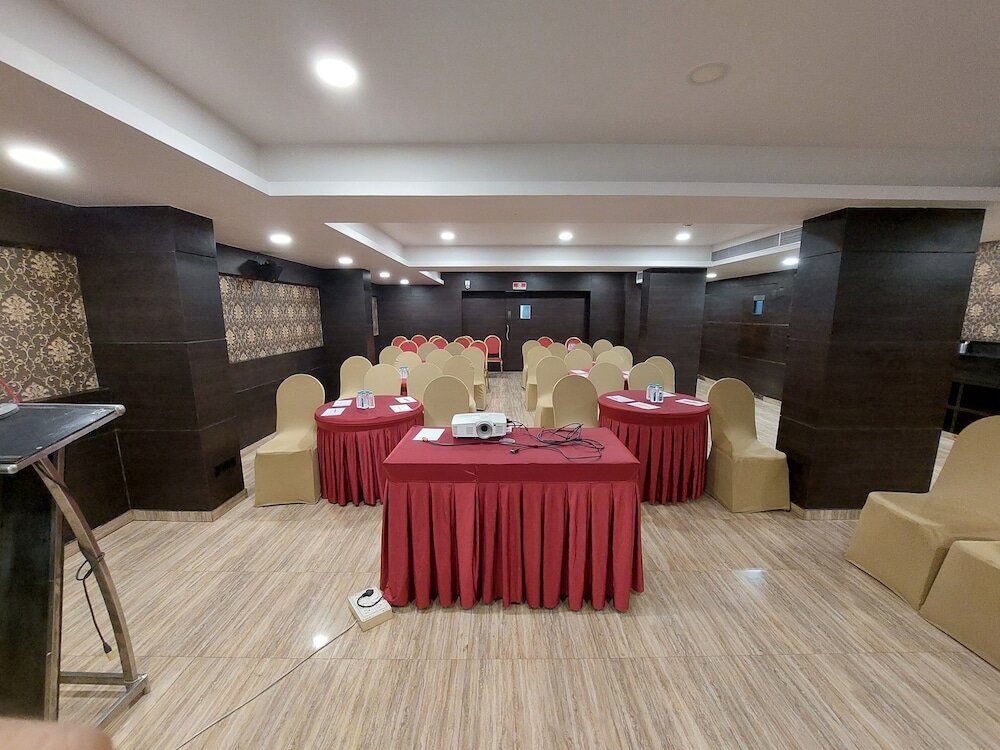 Фото Hotel Surat