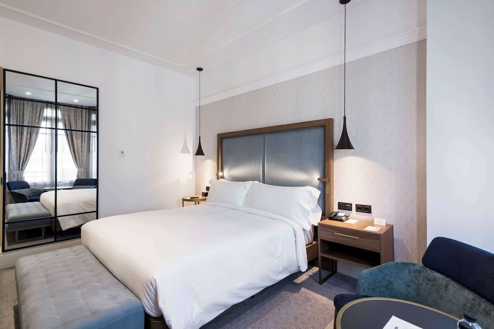 Фото DoubleTree by Hilton Madrid - Prado