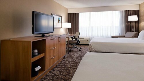 Гостиница Holiday Inn & Suites Warren в Уоррене