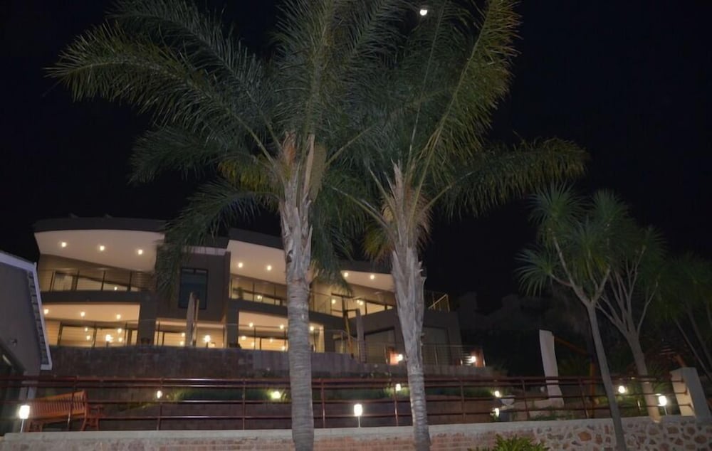 Фото Over The Moon Guesthouse