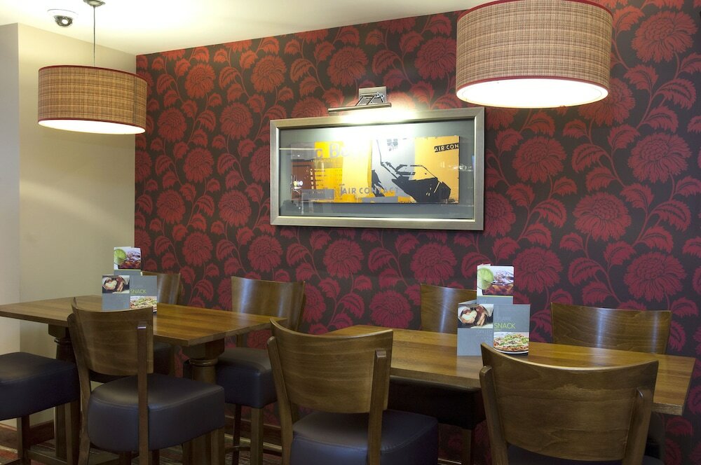 Фото Premier Inn London Ealing