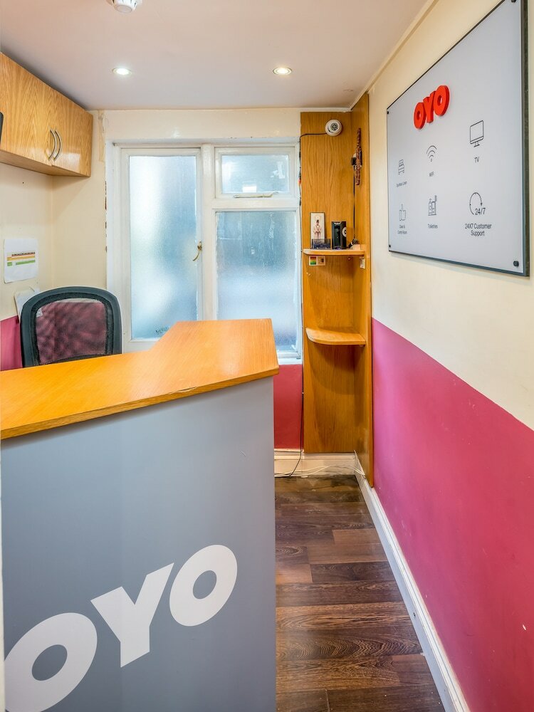 Фото Oyo Bakers Hotel London Victoria