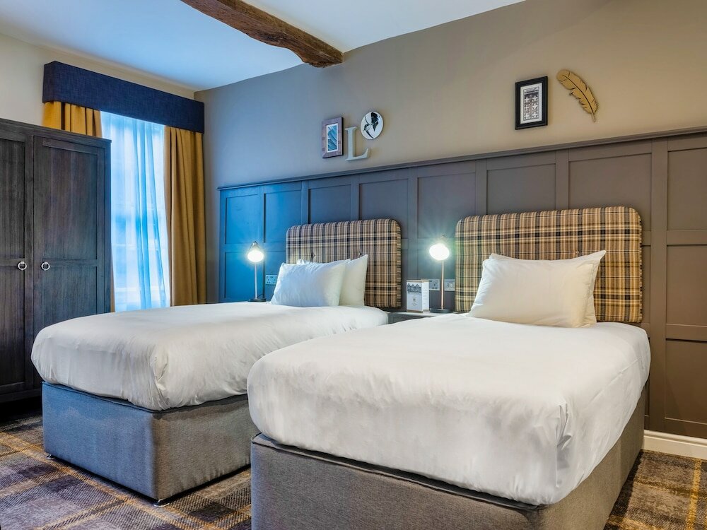 Фото The Feathers Hotel