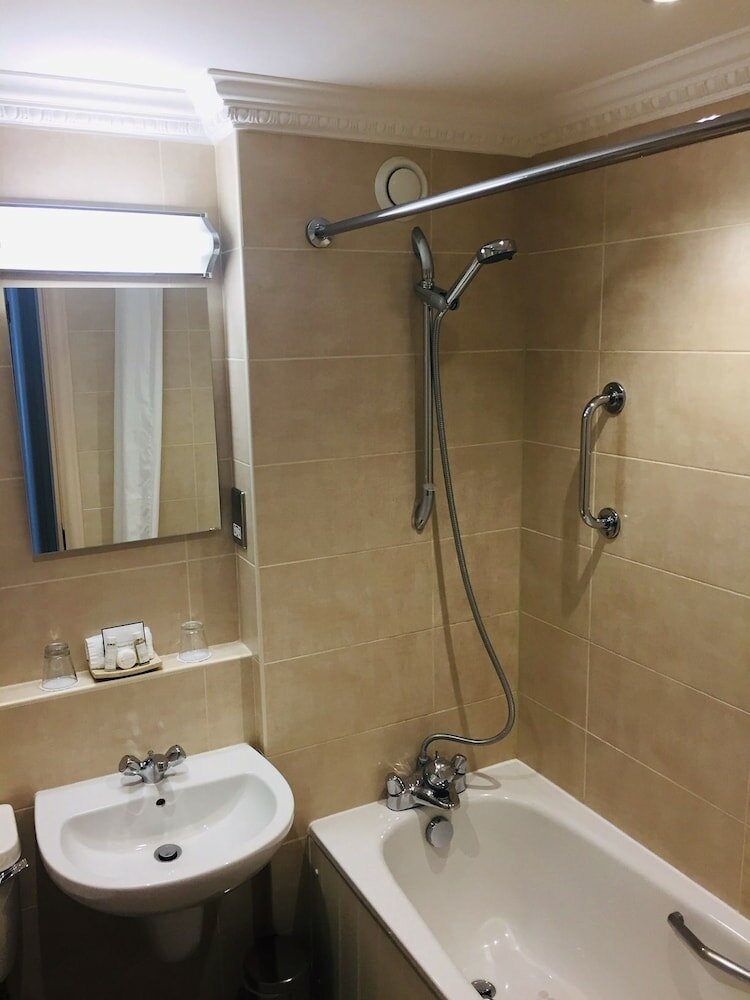 Фото The Woburn Hotel