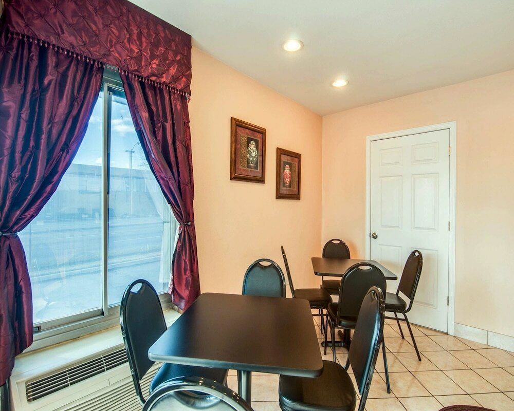 Фото Econo Lodge Civic Center